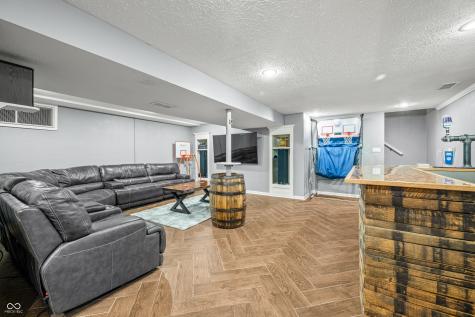 613 Grand Mesa Court Indianapolis IN 46217