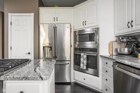 9904 Oak Ridge Drive Zionsville IN 46077