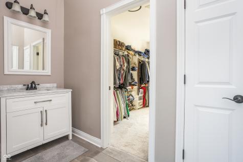 9904 Oak Ridge Drive Zionsville IN 46077