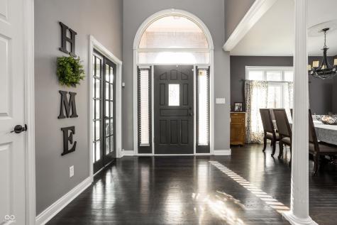 9904 Oak Ridge Drive Zionsville IN 46077