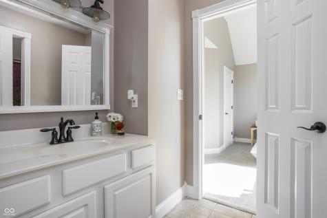 9904 Oak Ridge Drive Zionsville IN 46077