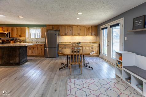 8214 Old Farm Road Indianapolis IN 46256