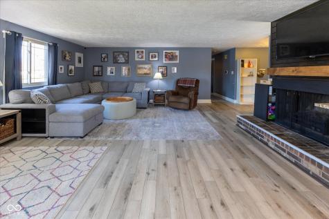 8214 Old Farm Road Indianapolis IN 46256