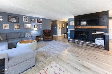 8214 Old Farm Road Indianapolis IN 46256