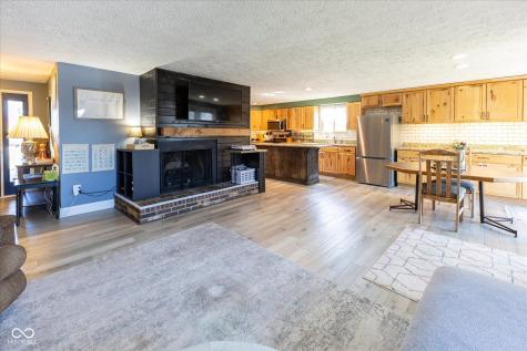 8214 Old Farm Road Indianapolis IN 46256