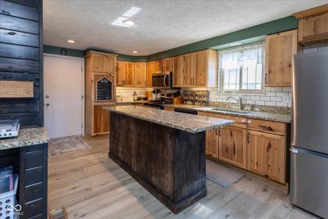 8214 Old Farm Road Indianapolis IN 46256