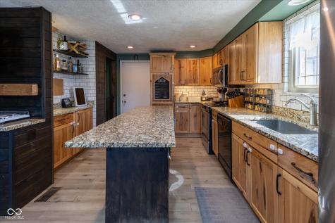 8214 Old Farm Road Indianapolis IN 46256