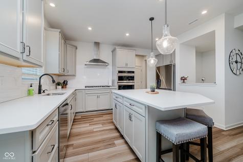 6944 Oakcrest Drive Mccordsville IN 46055