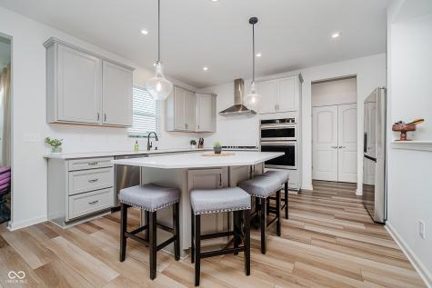 6944 Oakcrest Drive Mccordsville IN 46055