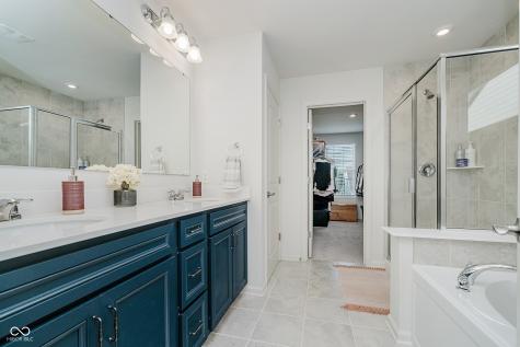 6944 Oakcrest Drive Mccordsville IN 46055
