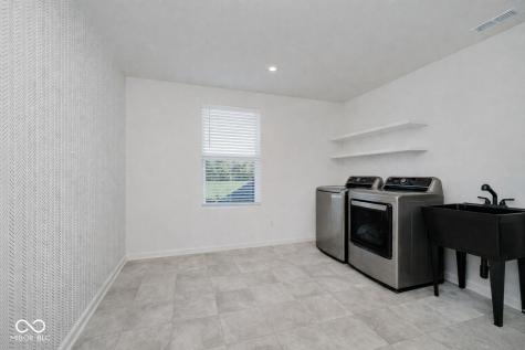 6944 Oakcrest Drive Mccordsville IN 46055