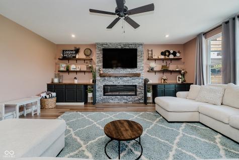 6944 Oakcrest Drive Mccordsville IN 46055