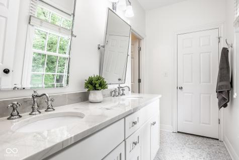 2022 Rhettsbury Street Carmel IN 46032