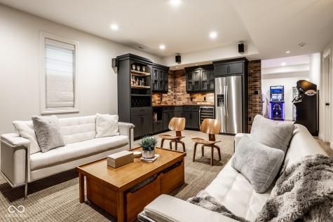 2022 Rhettsbury Street Carmel IN 46032