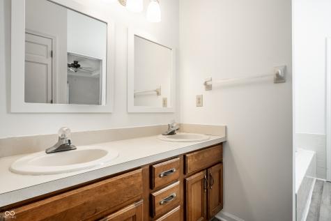828 Pebble Brook Place Noblesville IN 46062