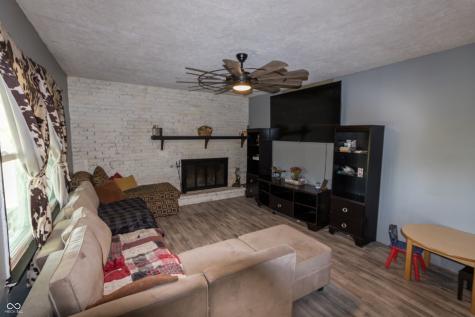 863 S 450 E Franklin IN 46131