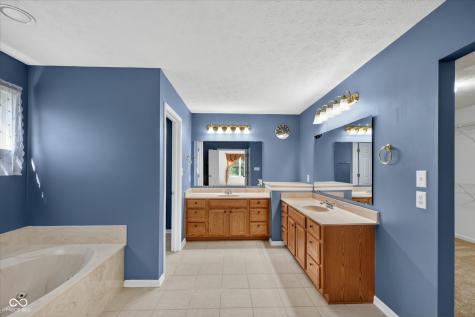 12897 Broncos Drive Fishers IN 46037