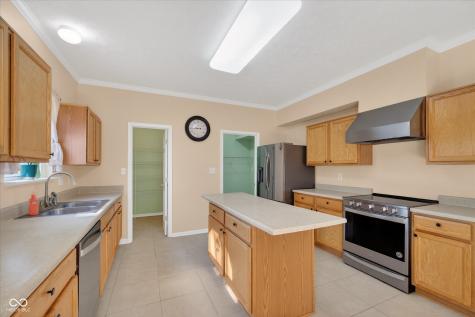 12897 Broncos Drive Fishers IN 46037