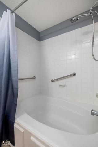 5860 Newhall Drive Indianapolis IN 46239