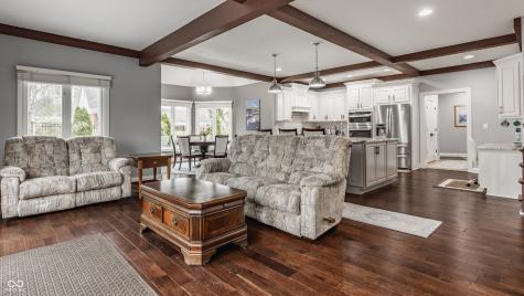 4037 Oakleaf Drive Zionsville IN 46077