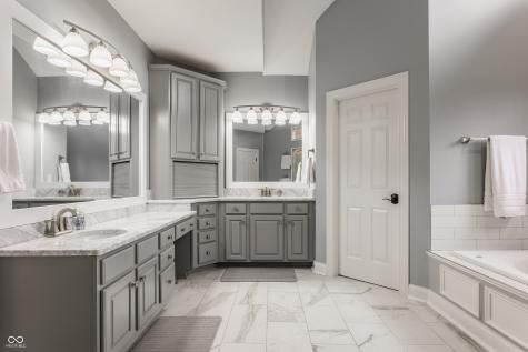 4037 Oakleaf Drive Zionsville IN 46077