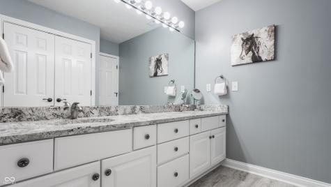 4037 Oakleaf Drive Zionsville IN 46077