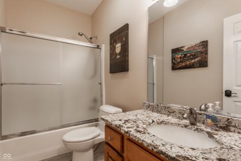4037 Oakleaf Drive Zionsville IN 46077