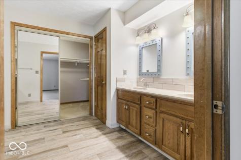 636 Bakeway Circle Indianapolis IN 46231