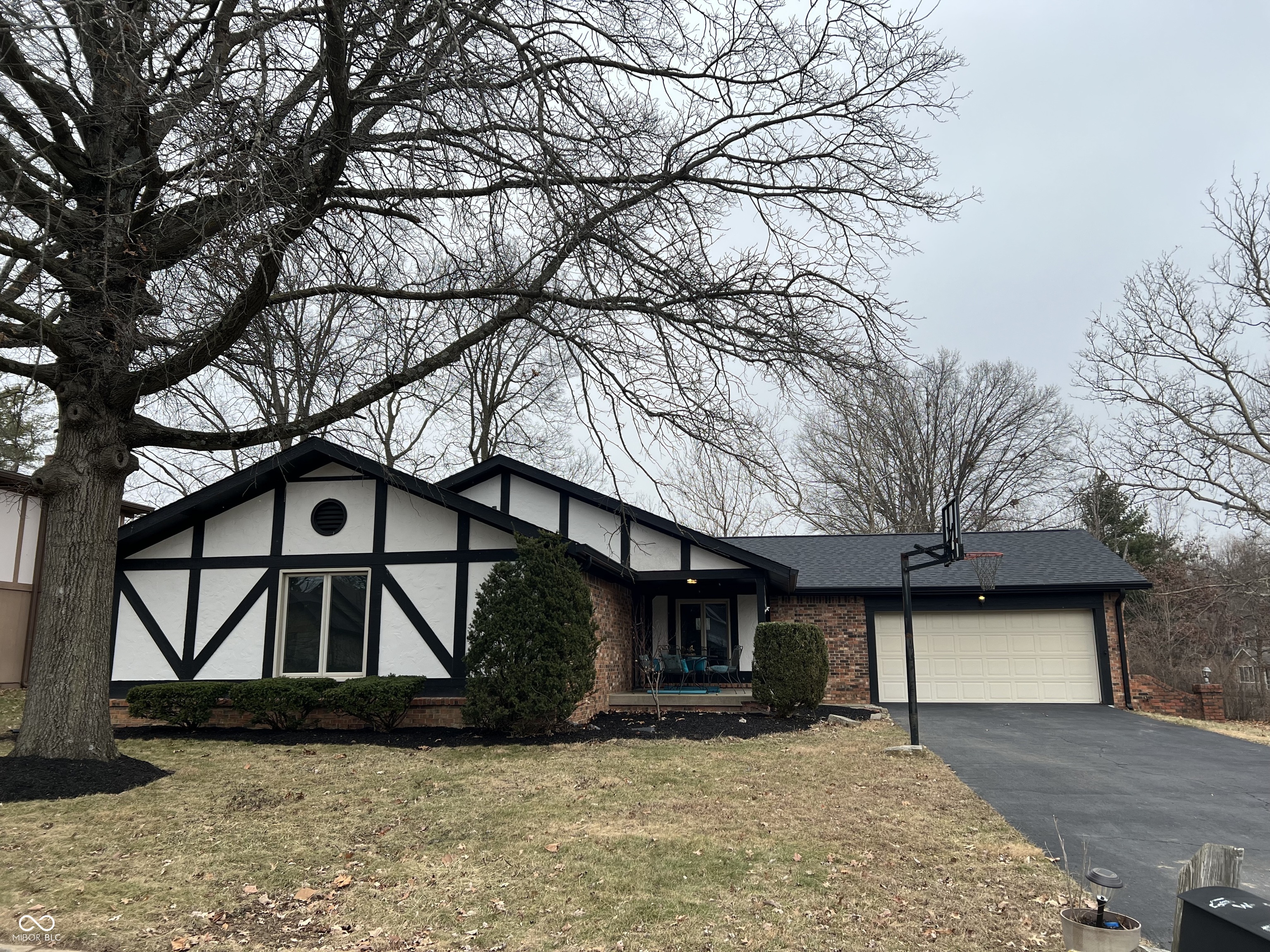 8402 Tanager Lane Indianapolis IN 46256