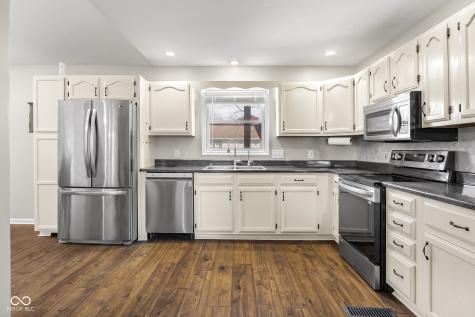 3277 Muriel Place Columbus IN 47203