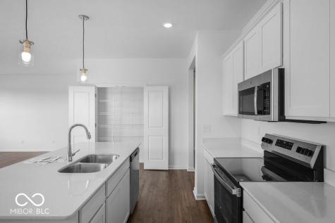 11021 Dressage Way Indianapolis IN 46239