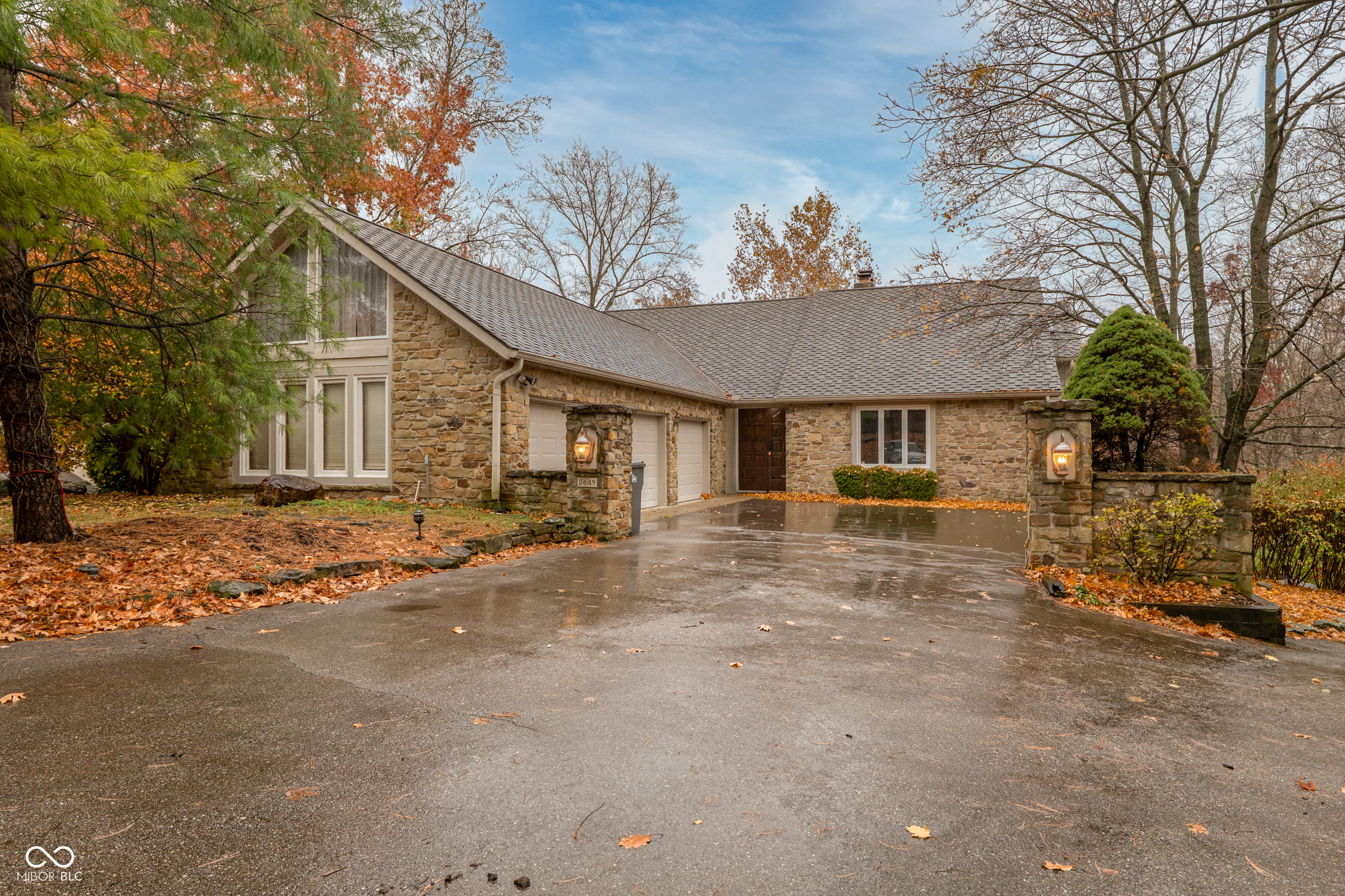 8649 Bay Colony Drive Indianapolis IN 46234