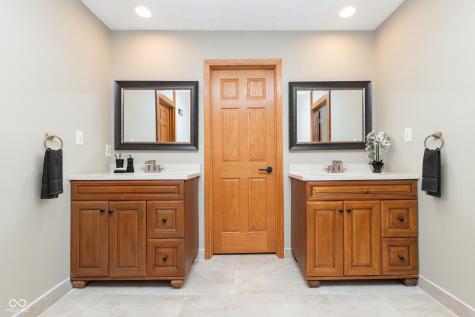 8649 Bay Colony Drive Indianapolis IN 46234