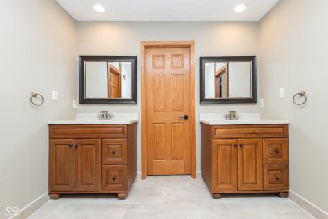 8649 Bay Colony Drive Indianapolis IN 46234