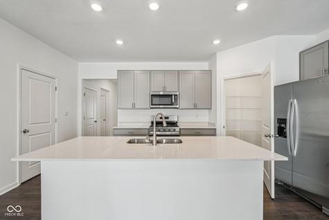 5885 Norfolk Row Greenwood IN 46143