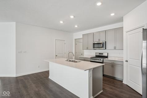 5885 Norfolk Row Greenwood IN 46143