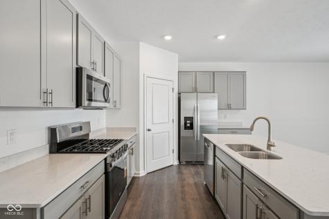 5885 Norfolk Row Greenwood IN 46143