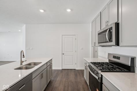 5885 Norfolk Row Greenwood IN 46143