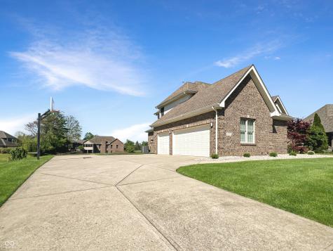 6075 Waterside Drive Columbus IN 47201
