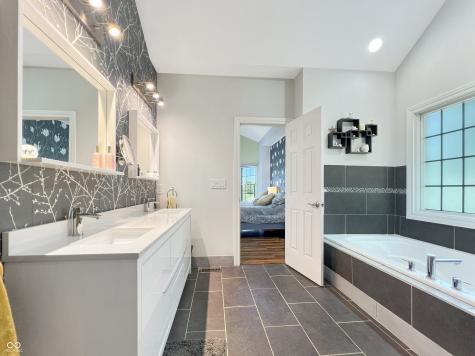 6075 Waterside Drive Columbus IN 47201