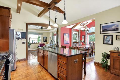 170 E Ash Street Zionsville IN 46077