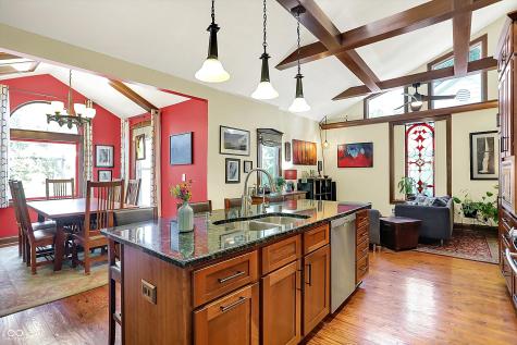 170 E Ash Street Zionsville IN 46077