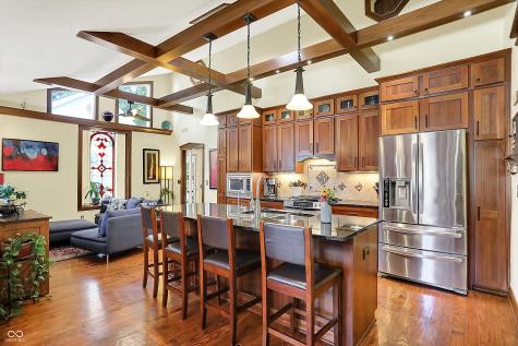 170 E Ash Street Zionsville IN 46077
