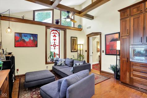 170 E Ash Street Zionsville IN 46077