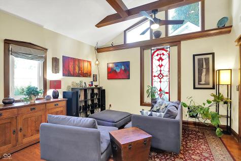 170 E Ash Street Zionsville IN 46077