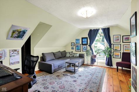 170 E Ash Street Zionsville IN 46077