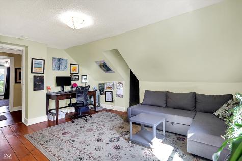 170 E Ash Street Zionsville IN 46077