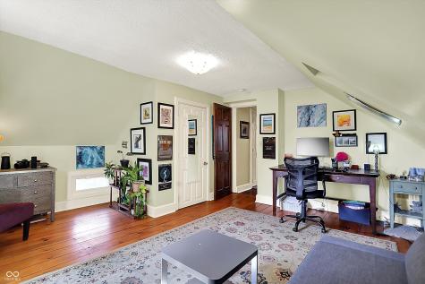 170 E Ash Street Zionsville IN 46077