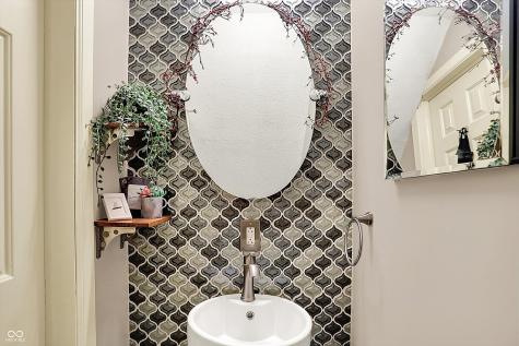170 E Ash Street Zionsville IN 46077