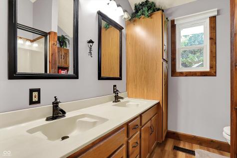 170 E Ash Street Zionsville IN 46077
